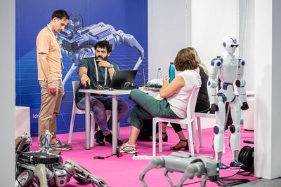 منطقة العرض وأجنحة الشركات